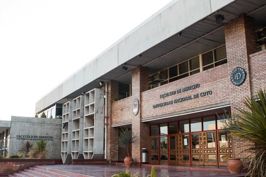 imagen La Secretaría Académica convoca a reunión informativa respecto del Plan de estudio 1984-90
