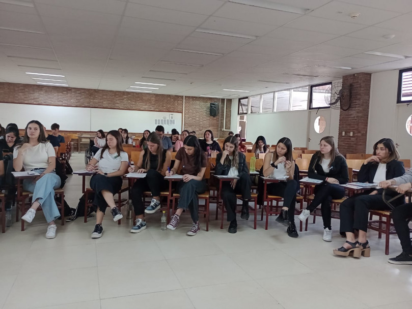 imagen Historia argentina y latinoamericana en debate: una propuesta innovadora para aprender desde la oralidad y el pensamiento crítico