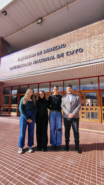 imagen Excelencia académica: equipo de Derecho UNCUYO alcanzó las semifinales de la COMLIT