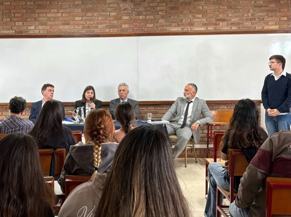 imagen Especialistas debatieron en la Facultad sobre el caso Báez Sosa y el rol de los medios