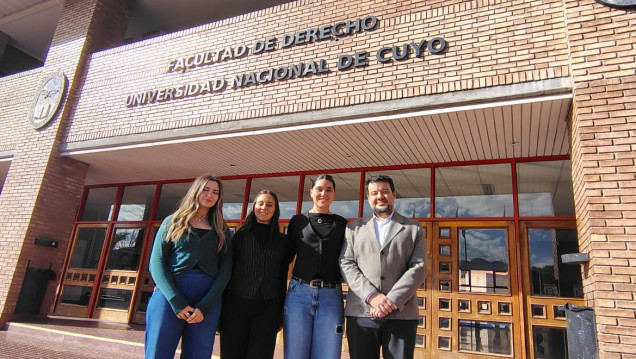 imagen Excelencia académica: equipo de Derecho UNCUYO alcanzó las semifinales de la COMLIT