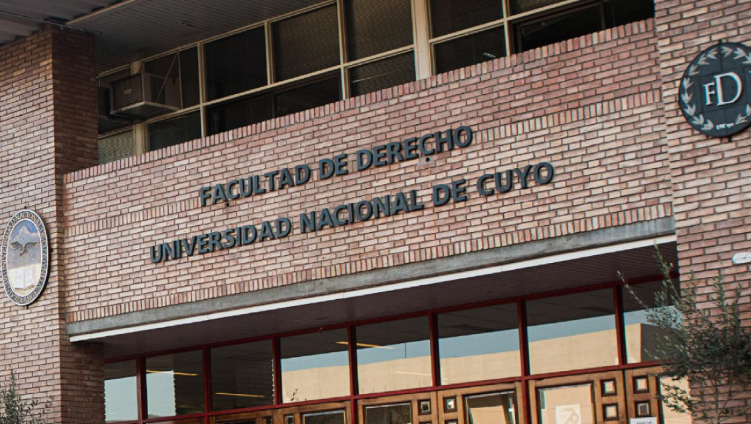 imagen Un (1) cargo de Profesor/a Adjunto Interino - Dedicación Simple en el Espacio Curricular "Derecho de las Obligaciones I y II" (Comisión I) con extensión en la Cátedra Obligaciones, Familia y Sucesiones 