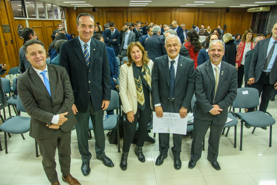 imagen La UNCUYO otorgó el título de Doctor Honoris Causa al catedrático español Jesús María Silva Sánchez