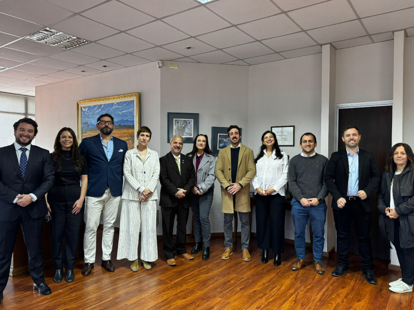 imagen La Facultad de Derecho y el Ministerio de Energía y Ambiente firman un acuerdo de colaboración