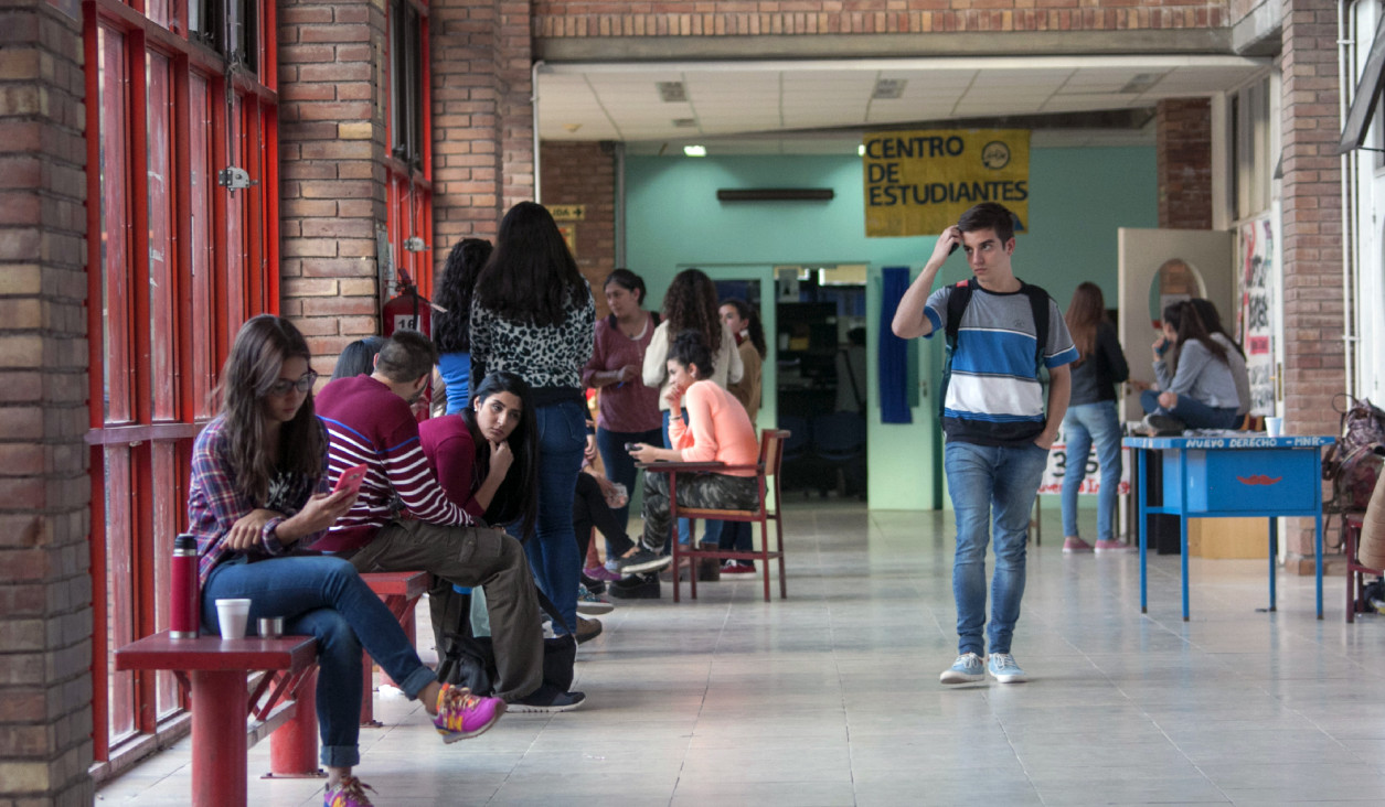 imagen Becas de prestación de servicios para actividades académicas: Alumno Ayudante-Curso de Ingreso 2018