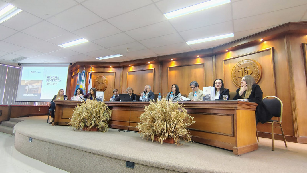 imagen "La dignidad frente a la escasez": la Facultad de Derecho presentó sus Memorias de Gestión 2022-2026