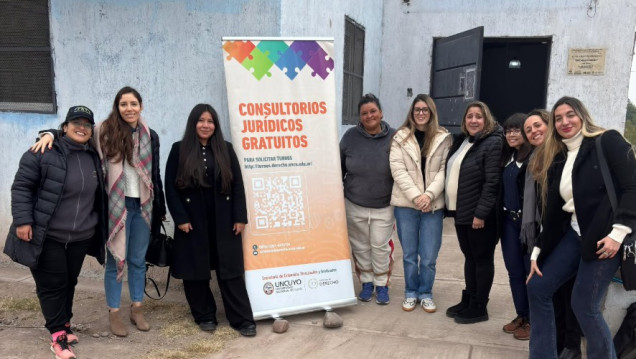imagen La Facultad de Derecho lleva asesoramiento jurídico gratuito a distintos barrios de Mendoza con el proyecto "Derecho(s) al Barrio"