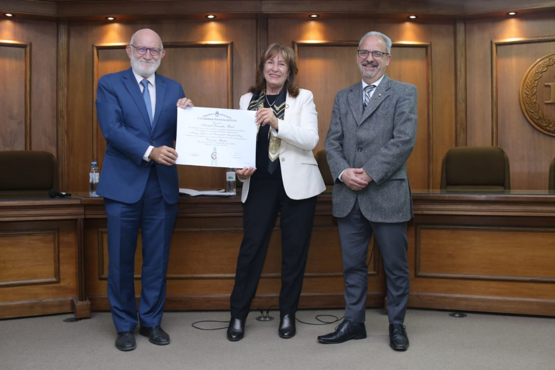 imagen Distinguieron al catedrático español Dr. Manuel Desantes Real como visitante ilustre de la UNCUYO