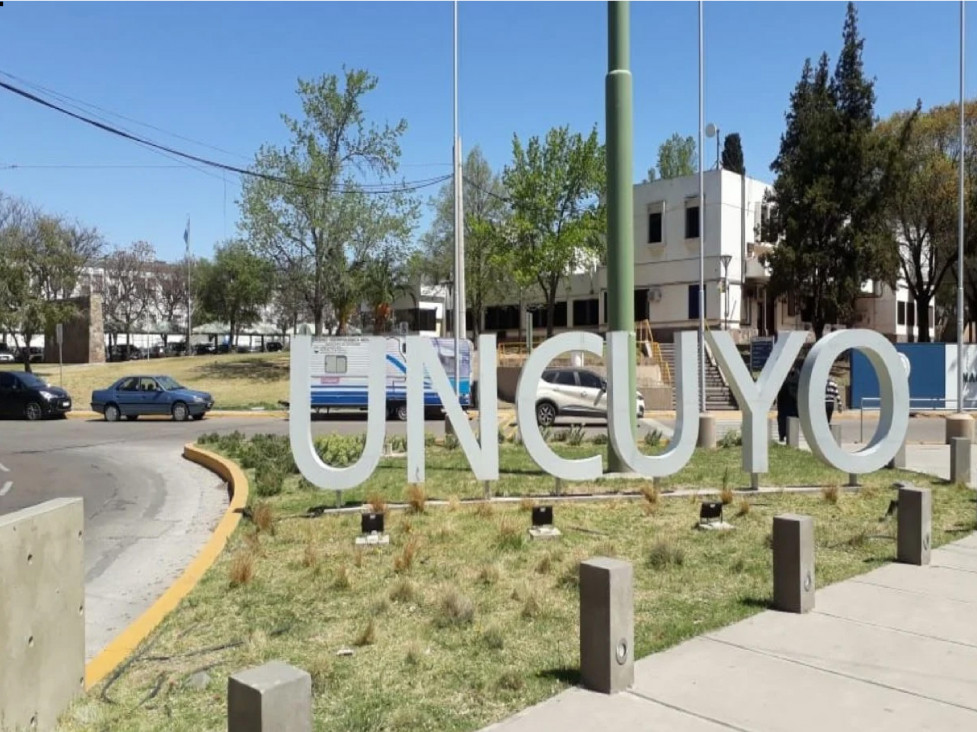 imagen La UNCUYO invita a defender la educación, la ciencia y el sistema universitario argentino