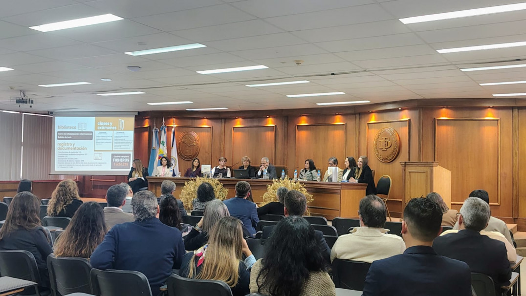 imagen "La dignidad frente a la escasez": la Facultad de Derecho presentó sus Memorias de Gestión 2022-2026