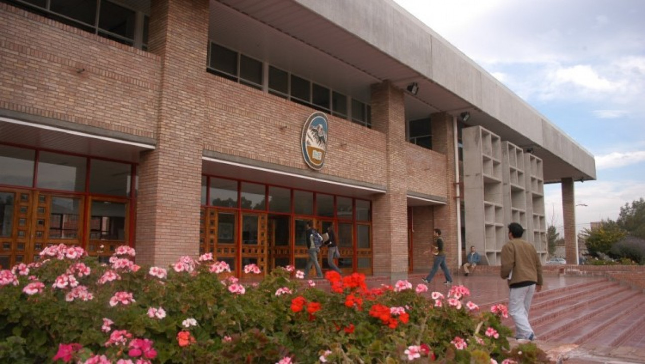 imagen Duelo por 3 días en la Facultad de Derecho